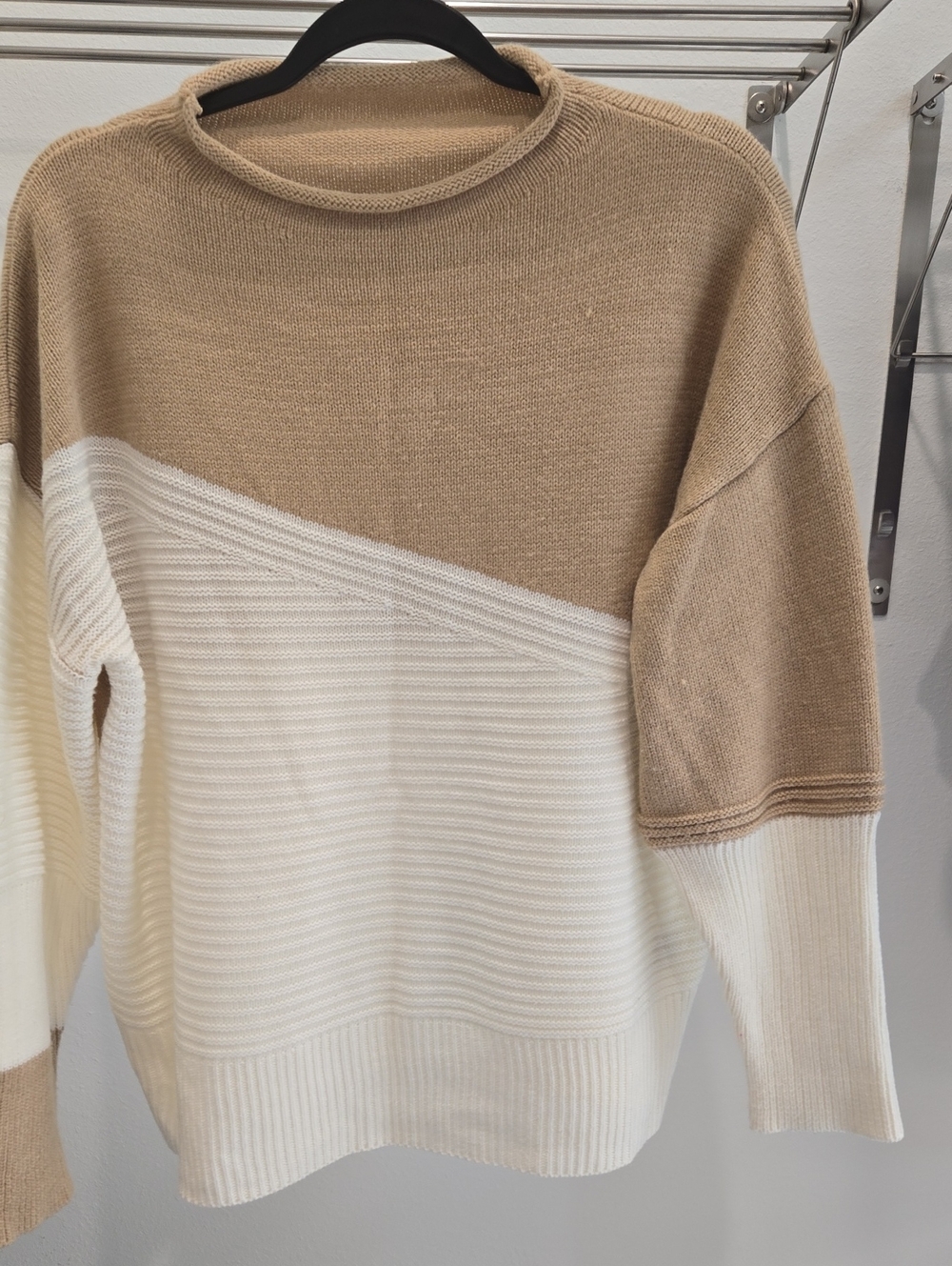 SHEIN Two-Tone Crewneck Sweater in Beige and Cream